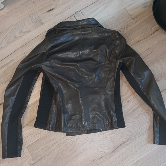 Vince size small Scuba leather jacket. Mint condition - Picture 5 of 7